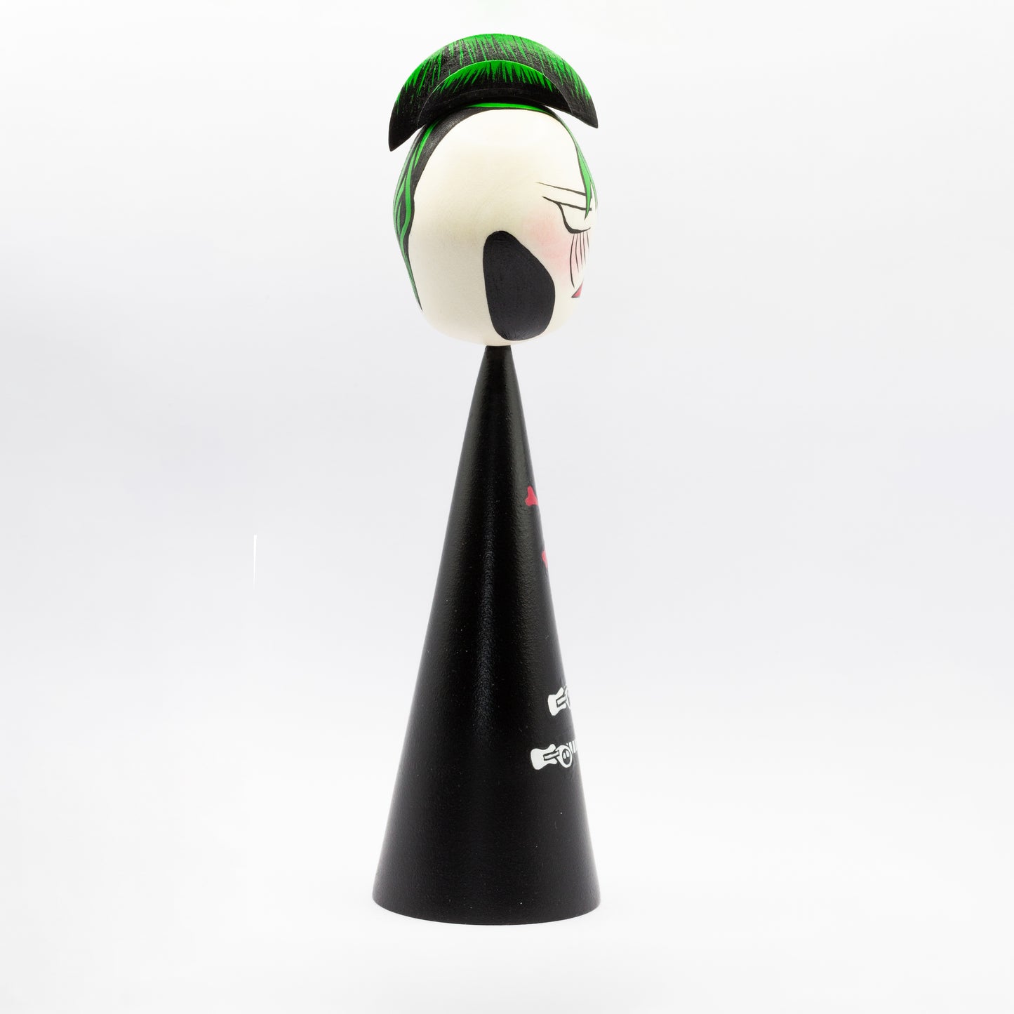 Exklusive Sosaku-Kokeshi Nina mit einem Irokesenschnitt