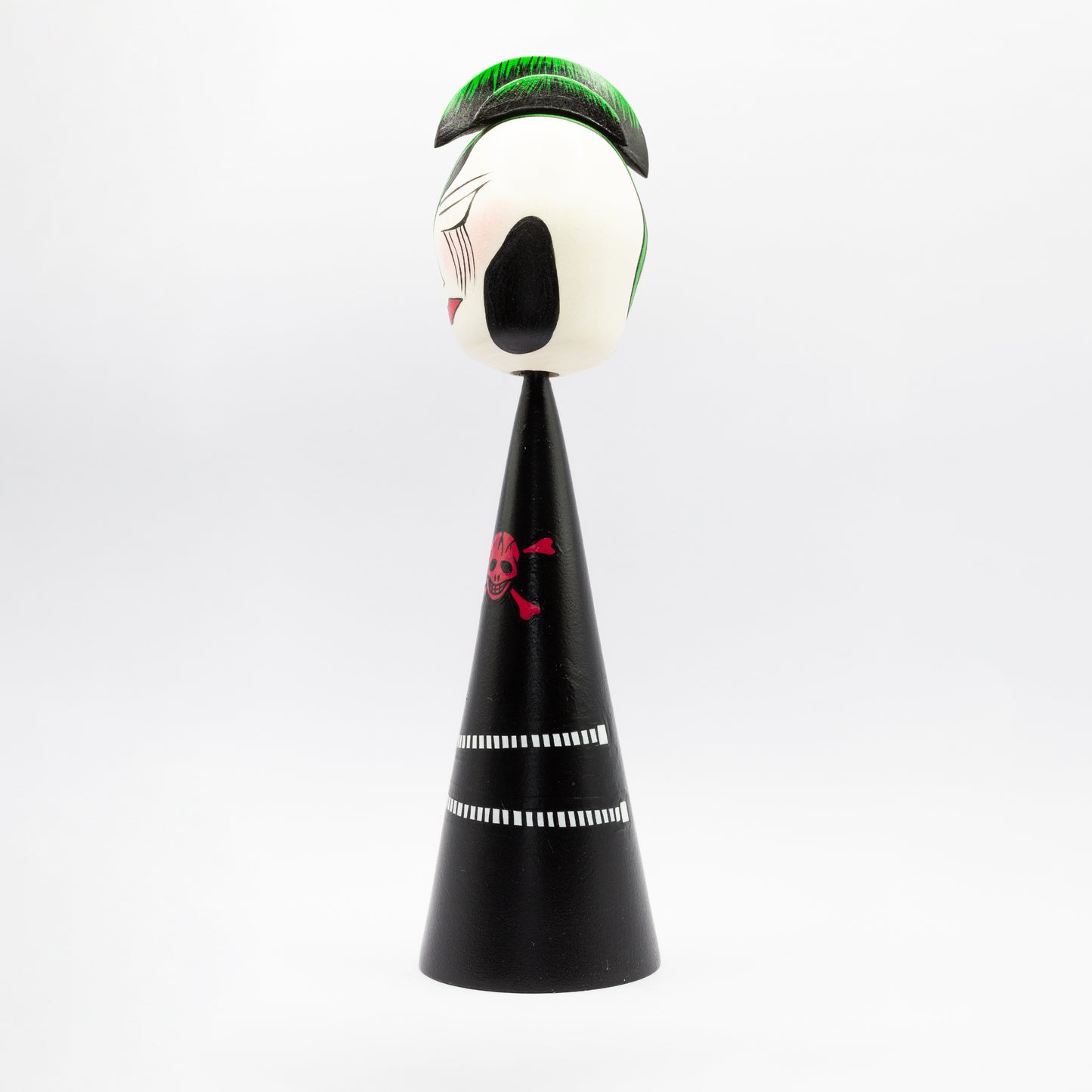Exklusive Sosaku-Kokeshi Nina mit einem Irokesenschnitt