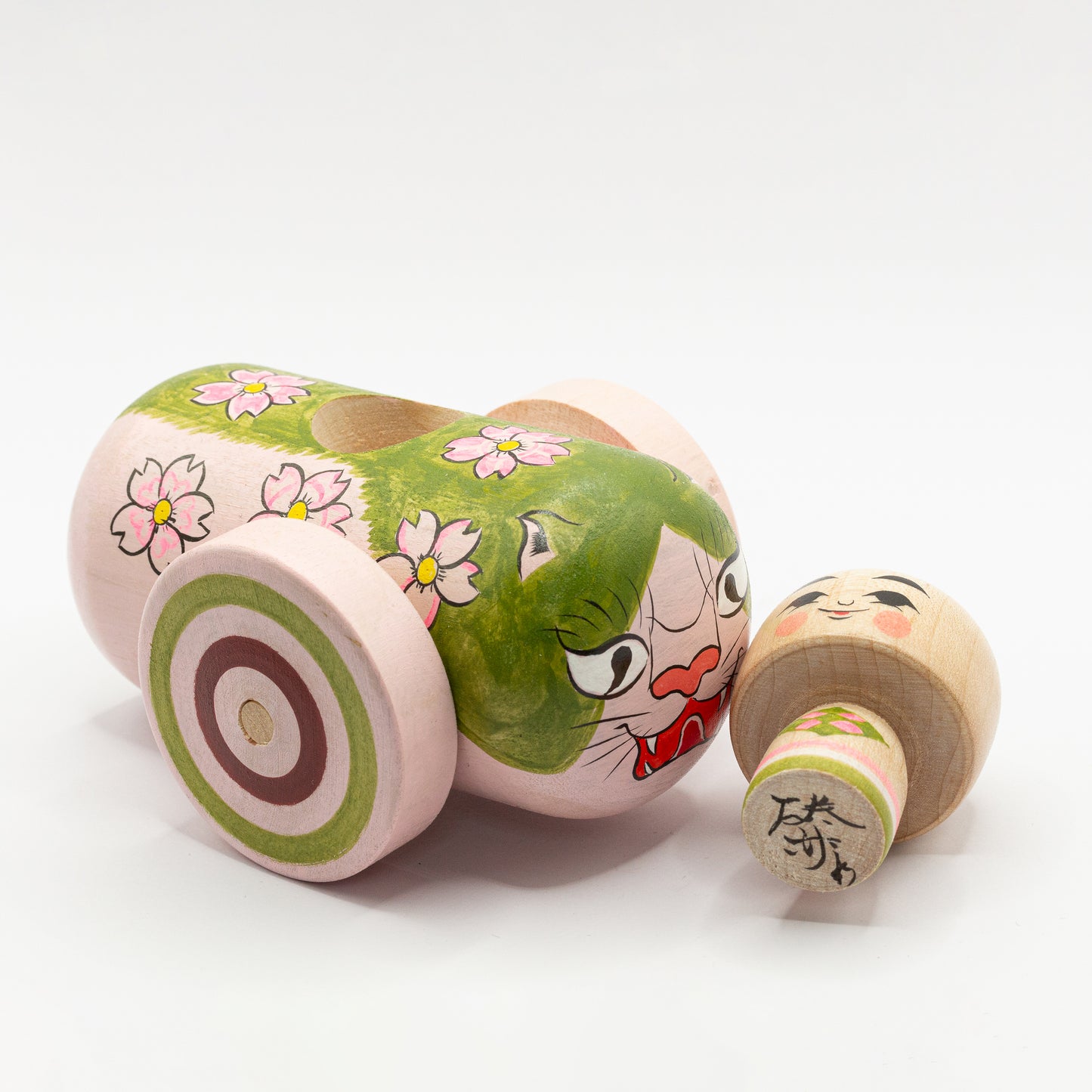 Kokeshi-Mobil: Wilde Katze trifft Kirschblüte