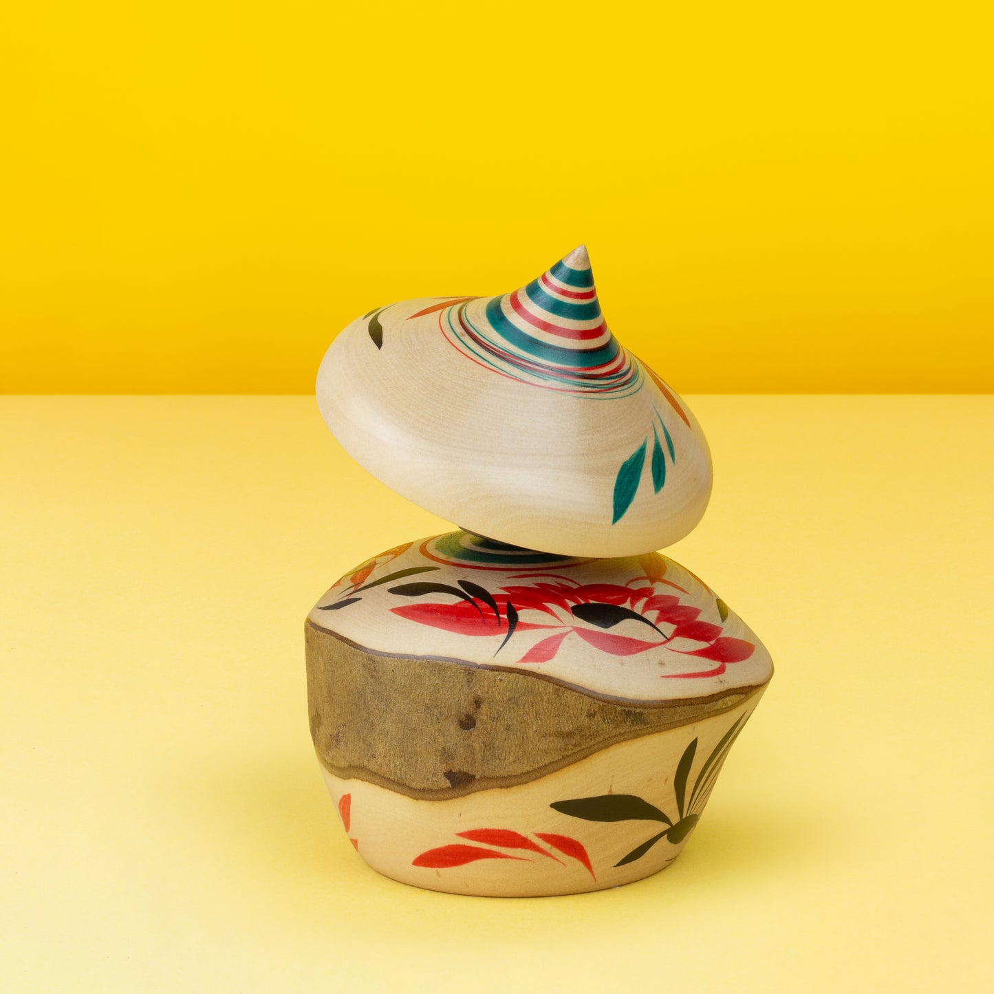 Exklusive "Tsubaki Hat Ejiko"| Naturholz-Kokeshi