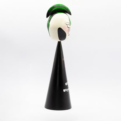 Exklusive Sosaku-Kokeshi Nina mit einem Irokesenschnitt