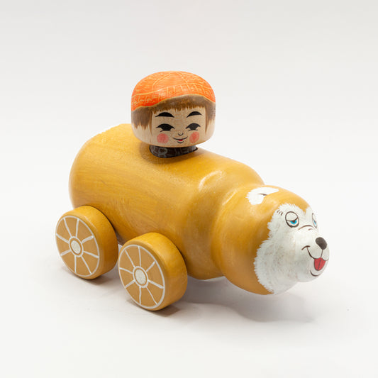 Kokeshi-Mobil: Ein Bär kurz vor dem Winterschlaf