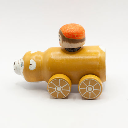 Kokeshi-Mobil: Ein Bär kurz vor dem Winterschlaf