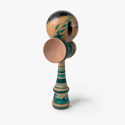 Kokeshi-Kendama Nr. 7 | Smaragdgrün | Unikat