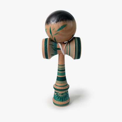 Kokeshi-Kendama Nr. 7 | Smaragdgrün | Unikat
