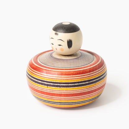 Side view of the Makoto-style Ejiko kokeshi