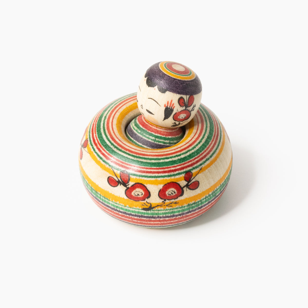 Pflaumenblüten-Ejiko-Kokeshi in schräger Seitenansicht