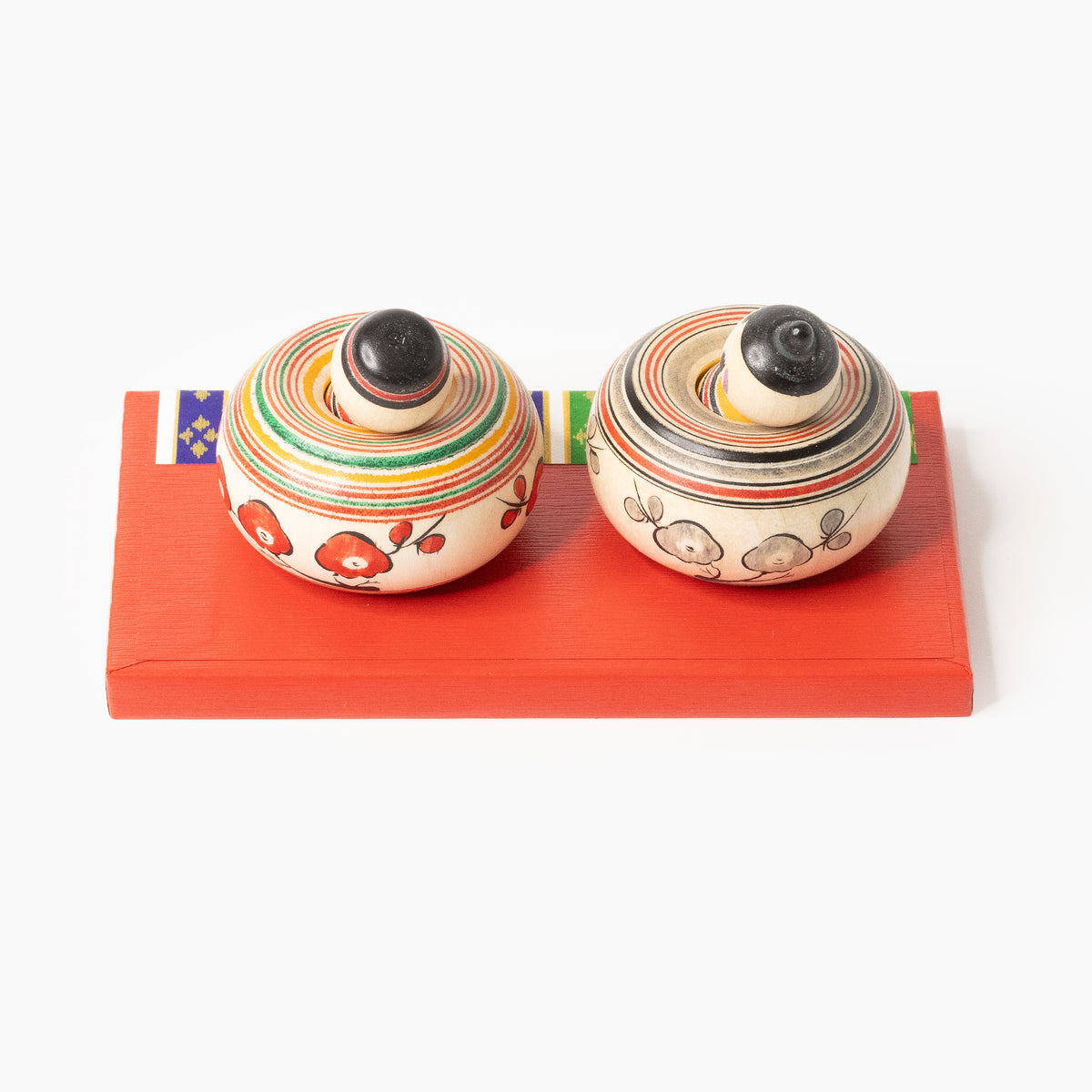 Nemuri Hina set on a red base viewed from above and behind
