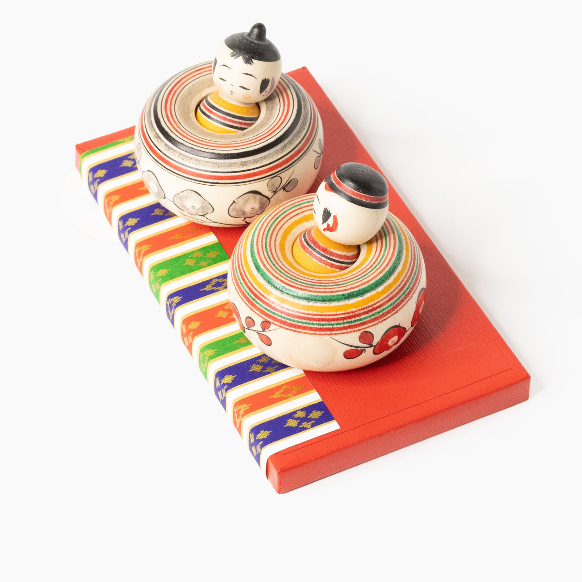 Nemuri Hina set with colourful base in three-quarter top view